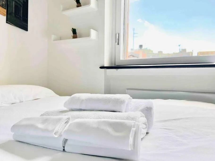 5 Min Walk To Duomo Petite Loft! Apartment Milan