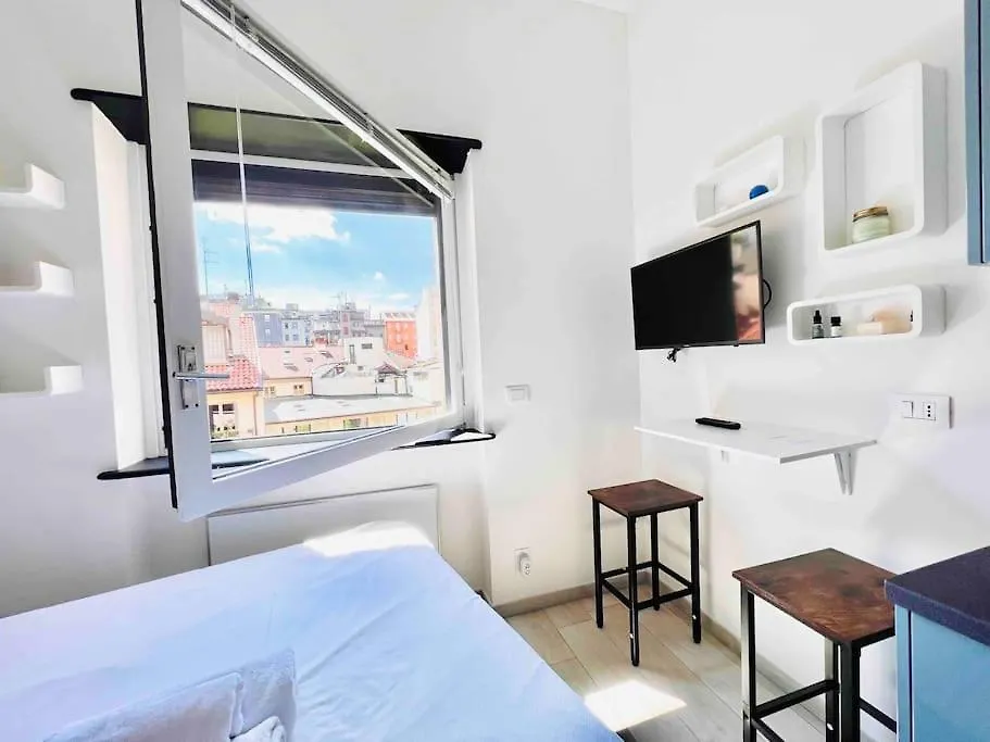 5 Min Walk To Duomo Petite Loft! Apartment Milan